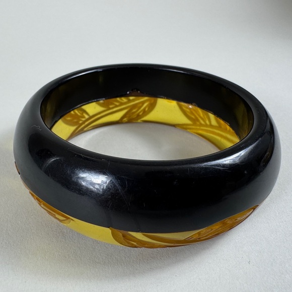 Rare Carved Bakelite Bangle c1930 – Pippin Vintage Jewelry Vintage Bakelite Carved \